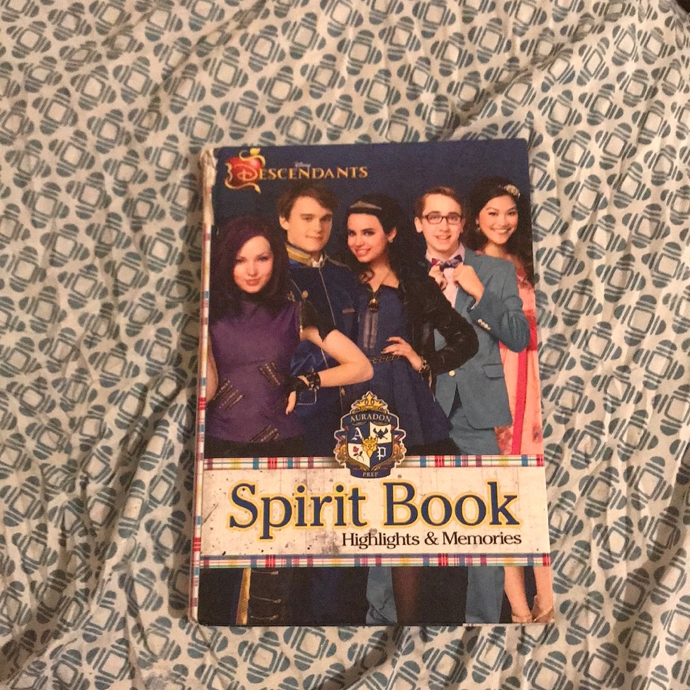 Disney Descendants Spirit Book !!